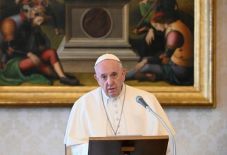 Ferenc pápa az emberek közötti békét és gondoskodást sürgette újévi beszédében