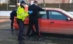 Bámészkodott egy balesetnél, leigazoltatták, kiderült: többszörös bűnelkövető