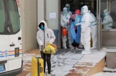 Újabb várost zártak le Kínában a belföldi eredetű fertőzéses esetek miatt