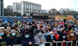 Több ezer konstancai ortodox hívő zsúfolódott egy helyre vízkereszt ünnepén 