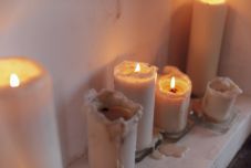 Gyertyaviaszos lett az asztalterítő? Így távolítsa el hatékonyan