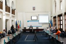 Negyedével csökkentenék a marosvásárhelyi önkormányzat apparátusát