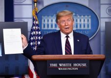 Trump telefonon „könyörgött és fenyegetőzött”, hogy „találjanak neki” még 11 780 szavazatot