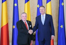 Állami kitüntetést adományozott Iohannis az amerikai nagykövetnek