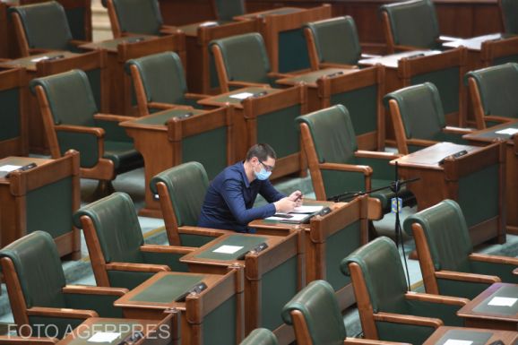 Megkezdődött a parlamenti vakáció, de a szenátus rendkívüli ülésszakot tart júliusban