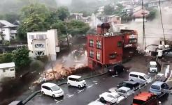 Sárlavina sodort el pillanatok alatt több házat Japánban (VIDEÓ)