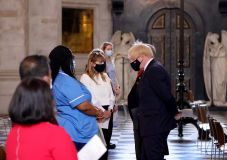 Koronavírus: a brit kormány két hét múlva feloldja a jogi korlátozások nagy többségét 