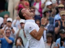 Wimbledon: legyőzte orosz mumusát, negyeddöntős Fucsovics Márton