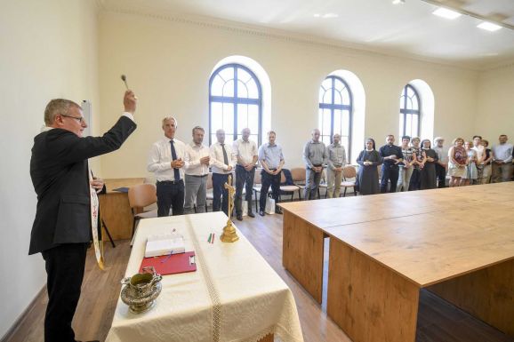 Anyaországi támogatással kialakított zarándokházat avattak Nagyváradon