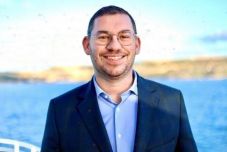 Magyar Nemzet: elítélt szexuális bűnöző a magyar pedofiltörvény EP-jelentéstevője