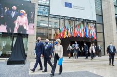 Új intézkedéseket léptet életbe az EB a pénzügyi rendszer fenntarthatóságáért