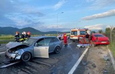 Egy személy elhunyt, ketten megsérültek a Brassóhoz közeli balesetben