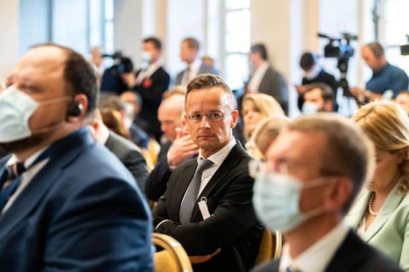 Szijjártó: Budapest segíti Ukrajnát, de Kijevnek tiszteletben kell tartania a magyar kisebbség jogait