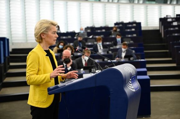 Európai Bizottsági össztűz a magyar gyermekvédelmi törvényre