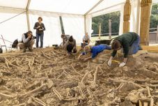 Gazdag leletanyag került elő a Mohácsi Nemzeti Emlékhely egyik tömegsírjából