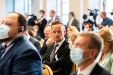 Szijjártó: Budapest segíti Ukrajnát, de Kijevnek tiszteletben kell tartania a magyar kisebbség jogait