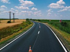 Ritkaság: határidő előtt átadják a felújított útszakaszt