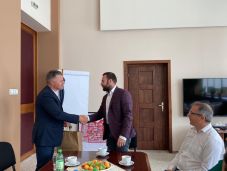 Tolna megye a szórványban élő gyerekek számára adott át adományokat