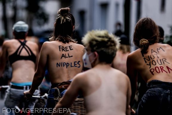Topless tüntetést szerveztek Berlinben