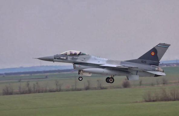 Alkatrészek zuhantak le egy F-16-os vadászgépből Galac megyében