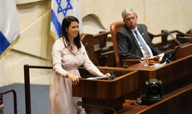 Jelnyelven szólalt fel a parlamentben Izrael első siketnéma képviselője