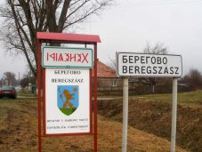 Ukrajna: a taláros testület alkotmányosnak találta a nyelvtörvényt