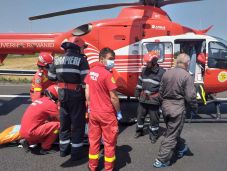 Ütközés az autópályán: kirepült az autó ablakán egy másfél éves gyerek