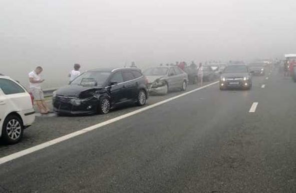 FRISSÍTVE - Tömegbaleset történt az A2-es autópályán