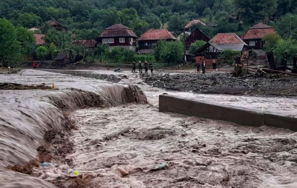 Házakat, autókat mosott el az ár Fehér megyében