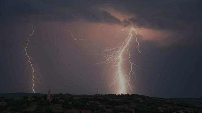 Újabb viharok várhatóak kilenc romániai megyében