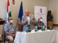 Trianoni hófogságban – Cseke Péter eszmetörténeti kötetét mutatták be Csíkszeredában