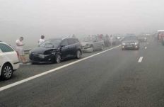 FRISSÍTVE - Tömegbaleset történt az A2-es autópályán