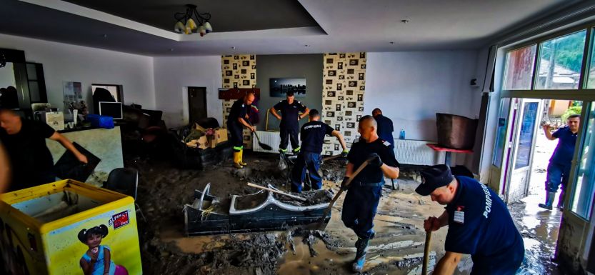 Hazatérhetett az árvíz miatt kilakoltatott Verespatak környéki családok zöme