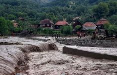 Emberek százai kényszerültek elhagyni otthonukat Fehér megyében az áradások miatt