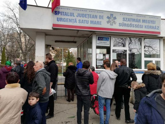 Az asztalt verve követelte az orvos a betegtől, hogy „beszéljen románul, mert Romániában élünk