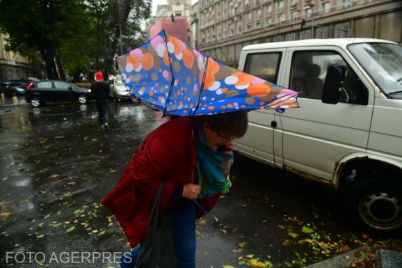 Továbbra is viharos-esős időjárásra figyelmeztetnek a meteorológusok Erdélyben 