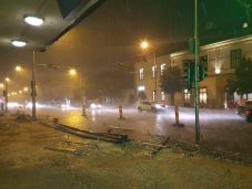 FRISSÍTVE - Két sérültje is van a Kolozsváron végigsöprő viharnak