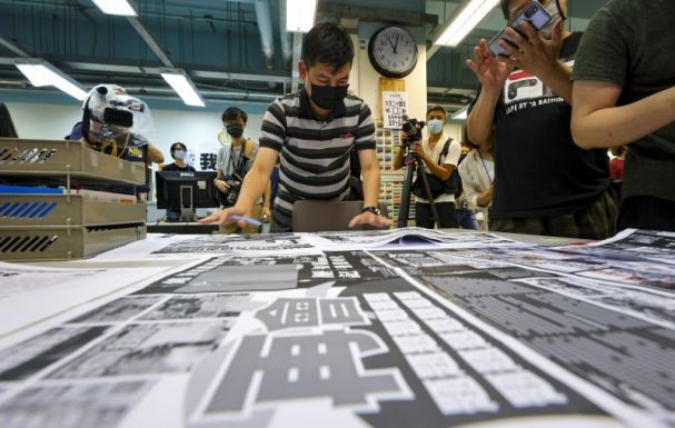 Őrizetbe vették a már megszűnt hongkongi Apple Daily vezető főszerkesztőjét