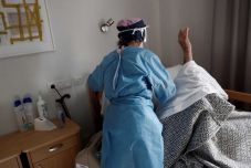 Igényelhetik a gondozók a tavaly beígért veszélyességi pótlékot