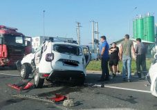 Városi terepjáró ütközött teherautóval: négy személy életét veszítette