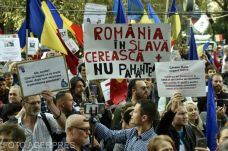 Tüntettek Bukarestben a beoltatlanokat érintő esetleges korlátozások miatt