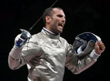 Sporttörténelem kardvívásban: Szilágyi Áron háromszoros olimpiai bajnok!