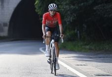 Valter hivatalosan nem fejezte be a mezőnyversenyt, Carapaz az aranyérmes