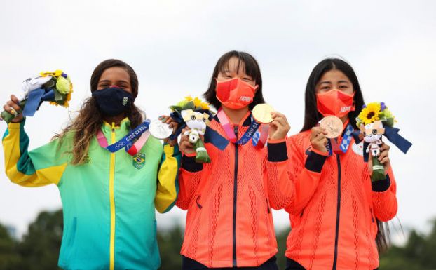 Tizenhárom éves olimpiai bajnok a női gördeszkásoknál