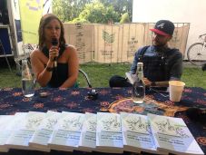 Minden vers lehet dalszöveg? Magyar zenészekkel, dalszerzőkkel, költőkkel készült interjúkötet