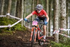 Tokió 2020: Vas Kata Blanka bravúros negyedik helye hegyikerékpárban