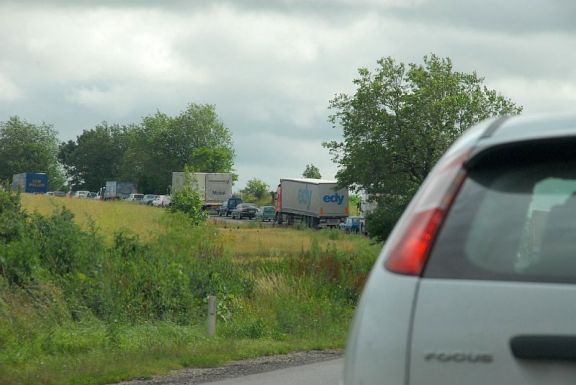 Háromnapos kamionstopot rendeltek el a kánikula miatt