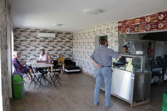 Diószegi romák családi vállalkozásait is megtekintette Hegedüs Csilla államtitkár Bihar megyében