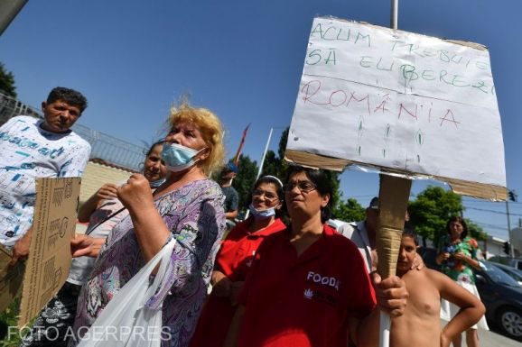 Tojással és joghurttal dobálták egymást Dragnea szimpatizánsai és ellenzői
