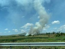 Jelentős mennyiségű háztartási hulladék lángol Marosludason